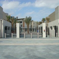 Pilomat 275/K12-900A and 275/K12FB-900F at the entrance of American school in Dubai