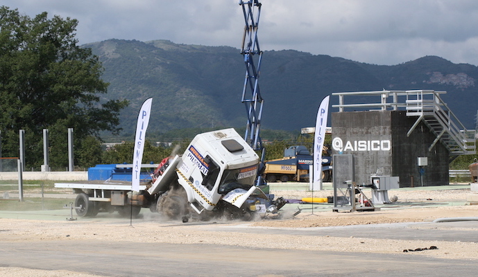 crash test of Pilomat static bollards