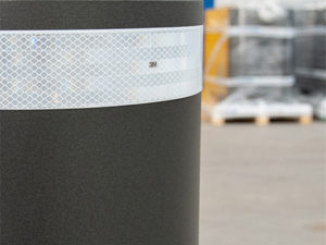 Hydraulic bollard with protection to corrosion treatment